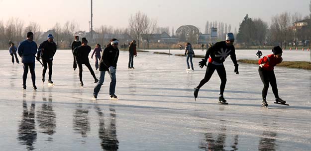 Schaatsen bij IJsclub Vlietland in Schipluiden - 19 december 2007