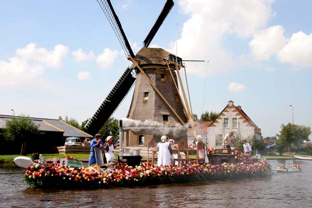 Corsoboot nr. 5: Hollands Prakkie - dorpskerk Den Hoorn
